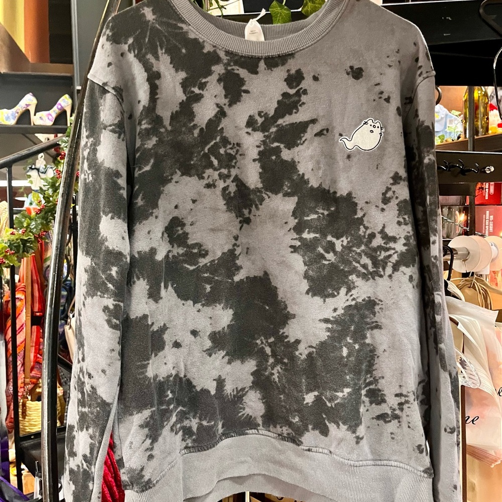 Gray Tie-Dye Sweatshirt with Ghost Pusheen